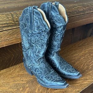 Black Embroidered Western Cowboy Boots - genuine leather